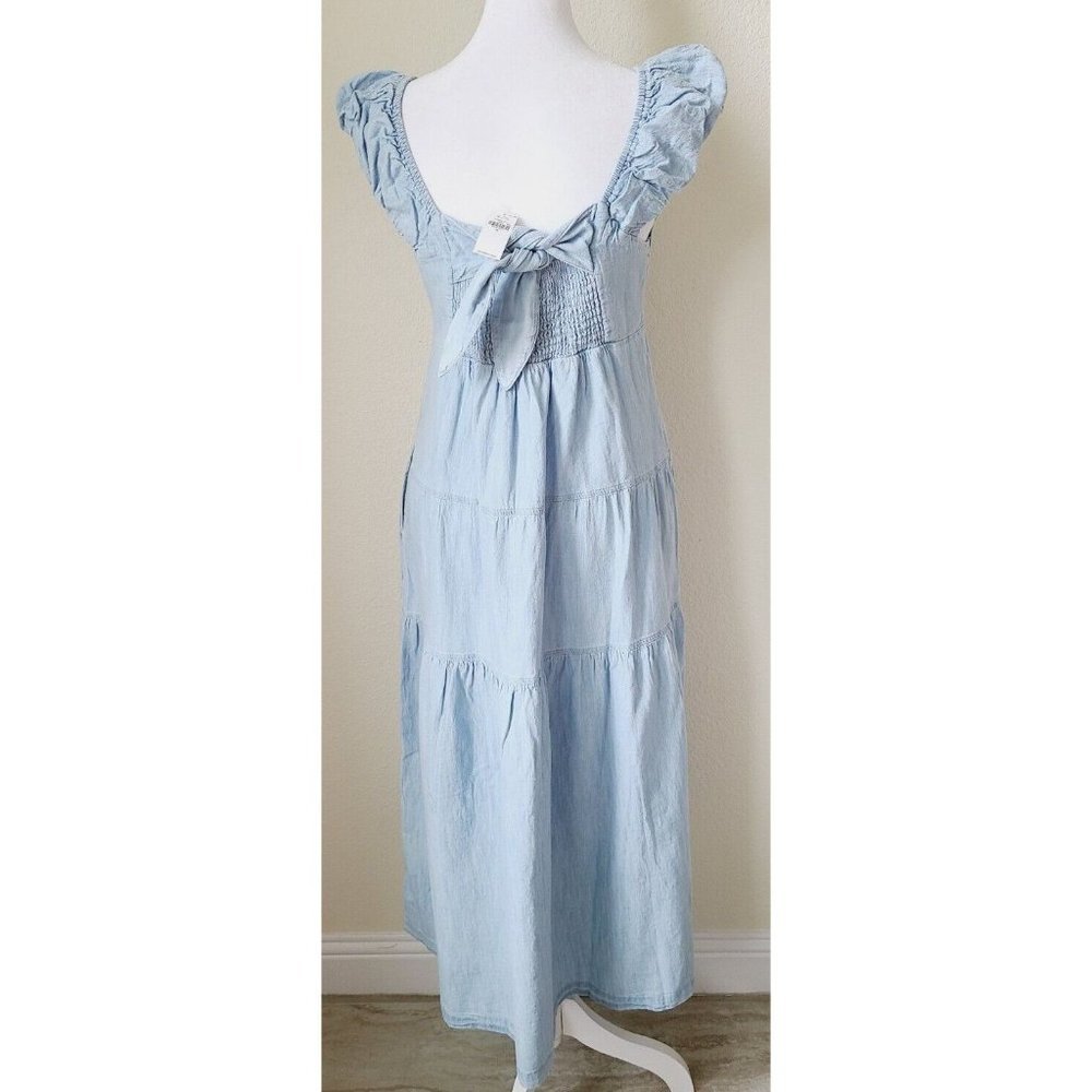 Old Navy Midi Tiered Dress Size Medium NWT New Chambray Denim Blue Smocking